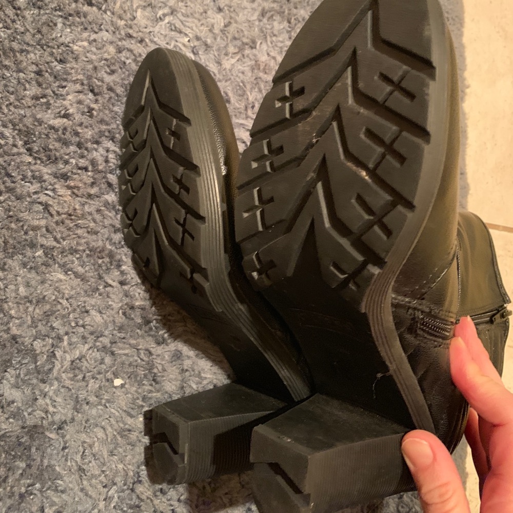 Guess Boots - Picture 7 of 14